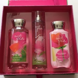 Bath and Body Works Sweet Pea gift box